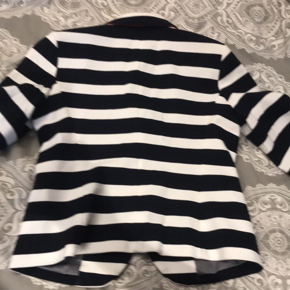 GAP Academy Blazer. Worn once. Size small. Navy and white. Classic jacket lined - Picture 4 of 4